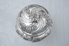 画像12: アンティークシルバー、純銀製（925）1901年　お花のハンドチェイス　ツイストフルーテッド　ティーキャディー  (12)