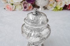 画像8: アンティークシルバー、純銀製（925）1901年　お花のハンドチェイス　ツイストフルーテッド　ティーキャディー  (8)