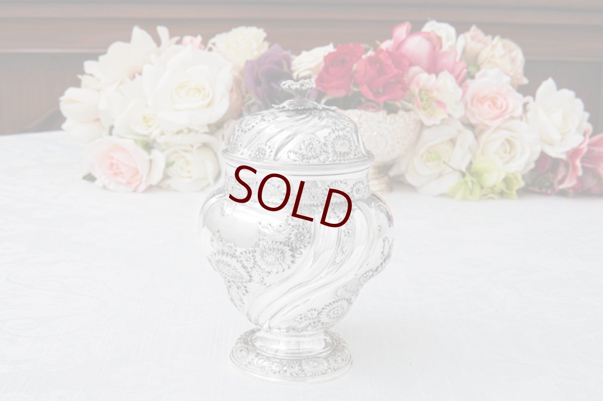 画像6: アンティークシルバー、純銀製（925）1901年　お花のハンドチェイス　ツイストフルーテッド　ティーキャディー  (6)