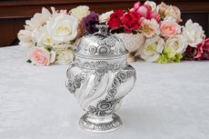 画像4: アンティークシルバー、純銀製（925）1901年　お花のハンドチェイス　ツイストフルーテッド　ティーキャディー  (4)