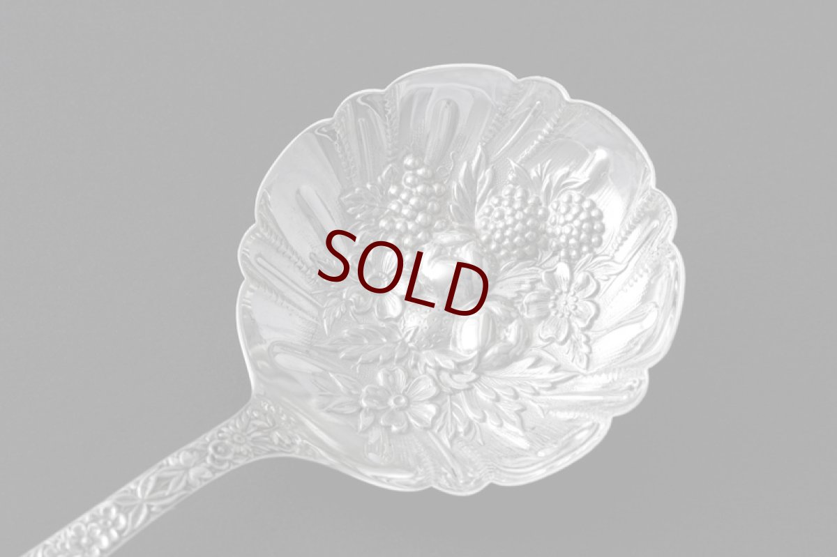 画像4: ヴィンテージシルバー、純銀製(925)アメリカンC.1910お花の打ち出し サービングスプーン (4)