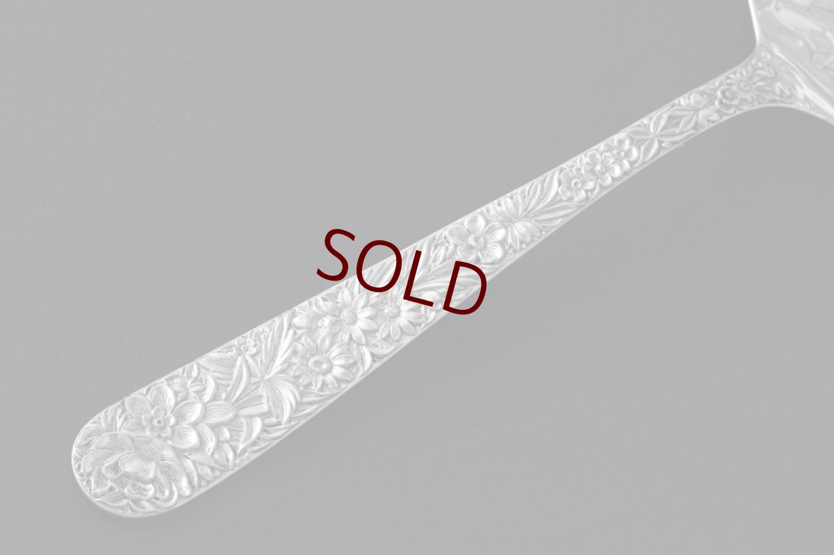 画像5: ヴィンテージシルバー、純銀製(925)アメリカンC.1910お花の打ち出し サービングスプーン (5)