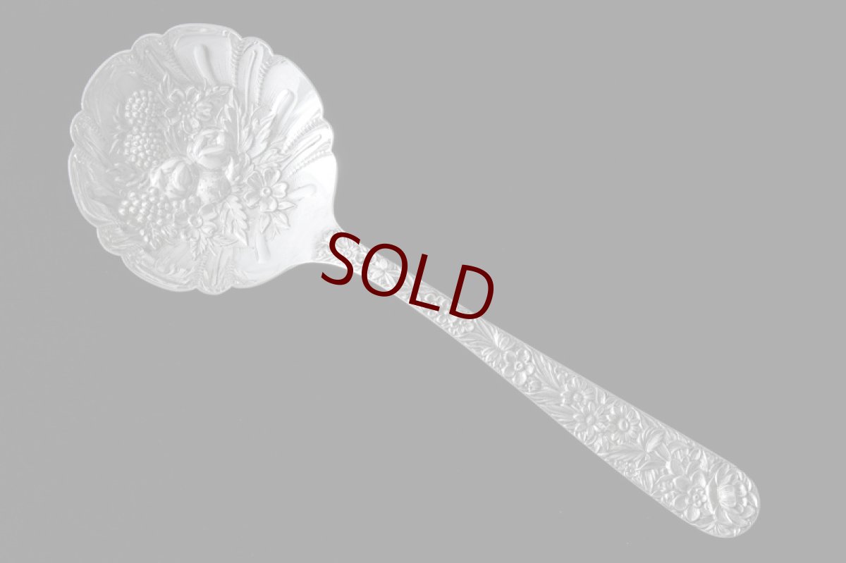 画像2: ヴィンテージシルバー、純銀製(925)アメリカンC.1910お花の打ち出し サービングスプーン (2)