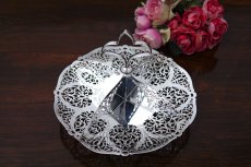 画像2: ヴィンテージ シルバープレート製 美しいピアスワークのサンドイッチトレイ  (2)