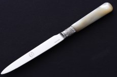 画像6: アンティークシルバー、純銀製（925）1902年　白蝶貝ハンドル　お花と葉模様の手彫り装飾　ティーナイフ6本セット　 (6)