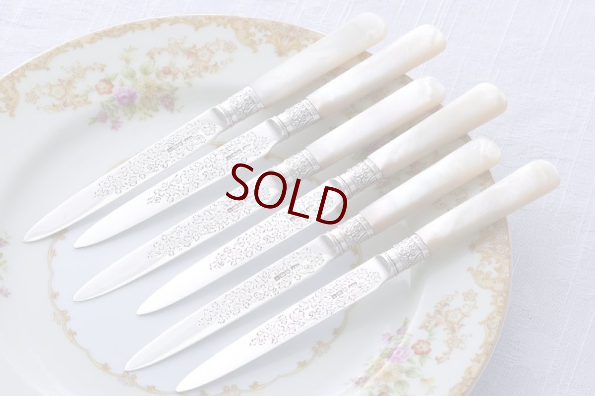 画像3: アンティークシルバー、純銀製（925）1902年　白蝶貝ハンドル　お花と葉模様の手彫り装飾　ティーナイフ6本セット　 (3)