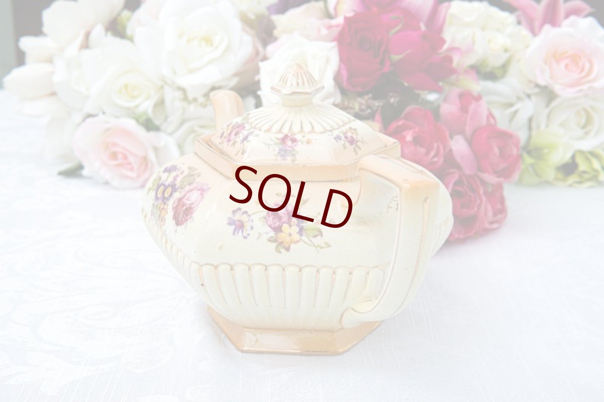 画像2: アンティーク陶器　1920年前後　アイボリーブラッシュ風　薔薇とお花のティーポット (2)