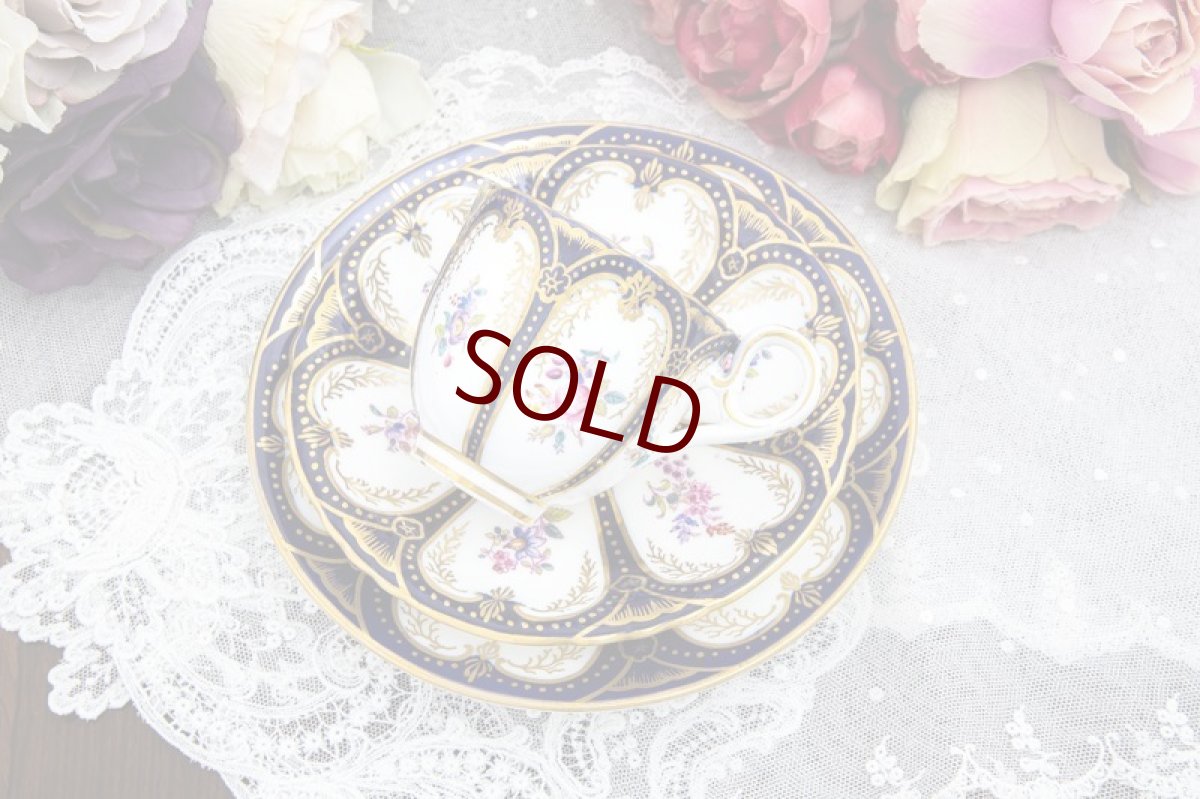 画像1: アンティーク陶磁器　コールポート金彩、コバルトブルー　総手描き　イングリッシュガーデンフラワー　トリオセット (1)