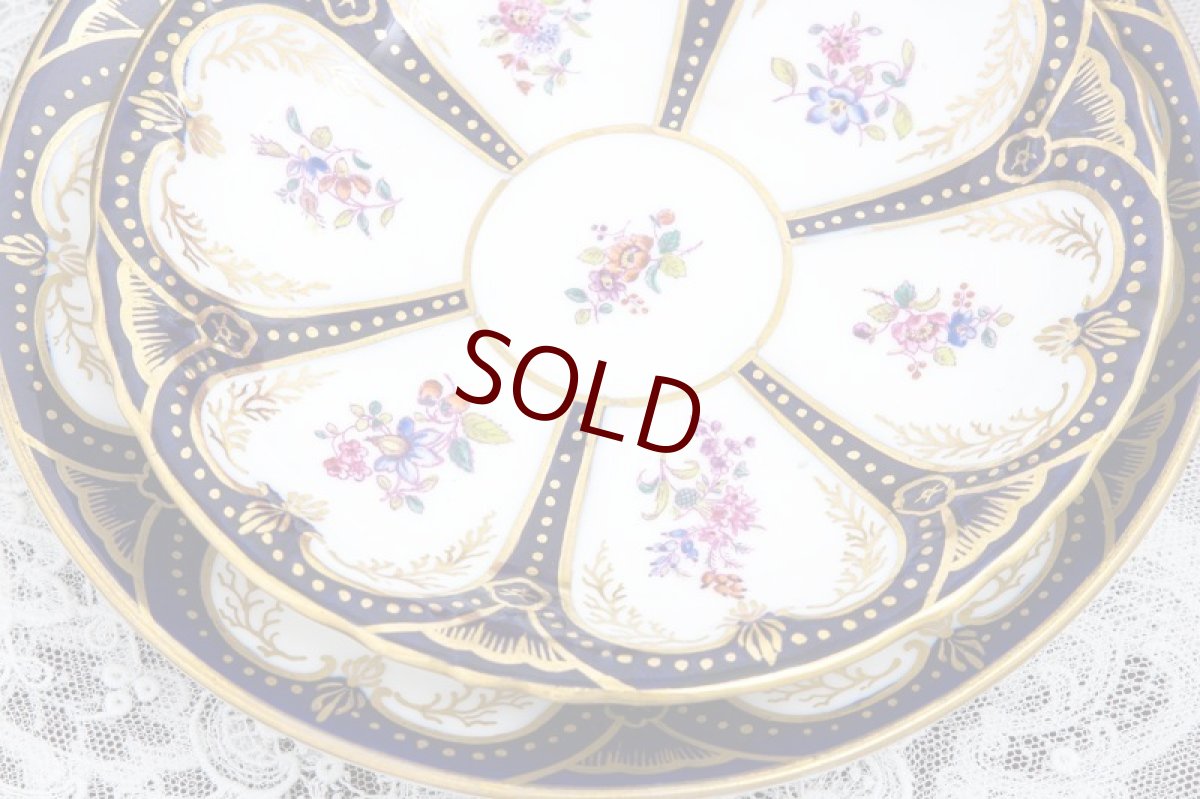 時計で言うと2時半か、3時ごろの部分に金彩のロスが見えます。