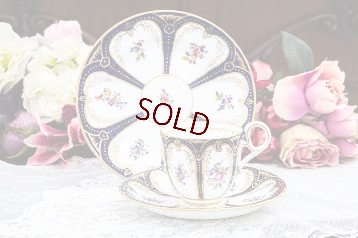 画像2: アンティーク陶磁器　コールポート金彩、コバルトブルー　総手描き　イングリッシュガーデンフラワー　トリオセット (2)