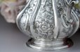 画像13: アンティークシルバー、純銀製（925）1855年 特級 エルキントン お花の摘み お花の彫刻が華麗なティー＆コーヒー4点セット