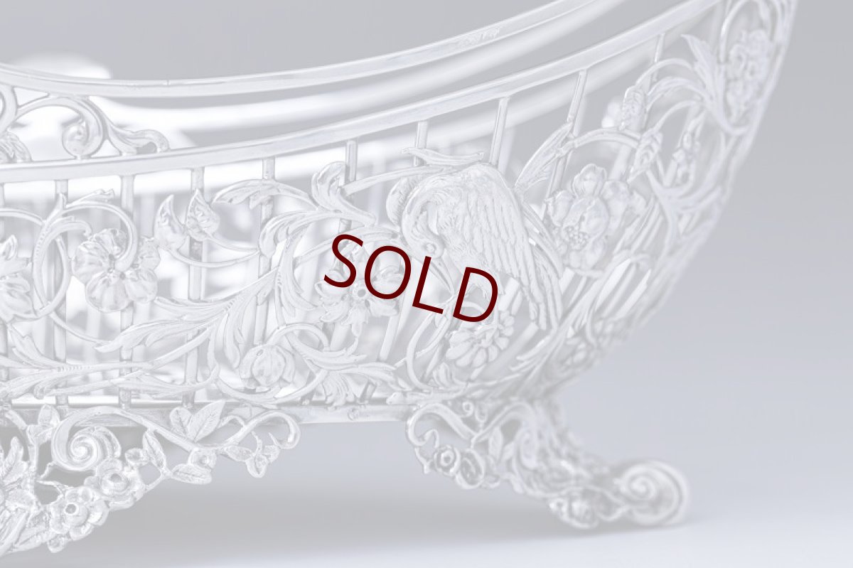 画像9: アンティークシルバー、純銀製（925）1902年　特級品　エルキントン　手作業の鋳金透かし細工　貴族の館の花入れ（ジャーディニエール）/フルーツバスケット (9)