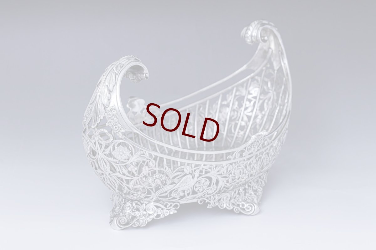 画像6: アンティークシルバー、純銀製（925）1902年　特級品　エルキントン　手作業の鋳金透かし細工　貴族の館の花入れ（ジャーディニエール）/フルーツバスケット (6)