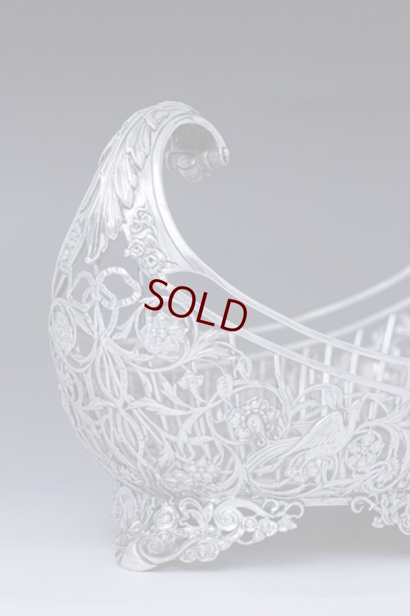 画像7: アンティークシルバー、純銀製（925）1902年　特級品　エルキントン　手作業の鋳金透かし細工　貴族の館の花入れ（ジャーディニエール）/フルーツバスケット (7)