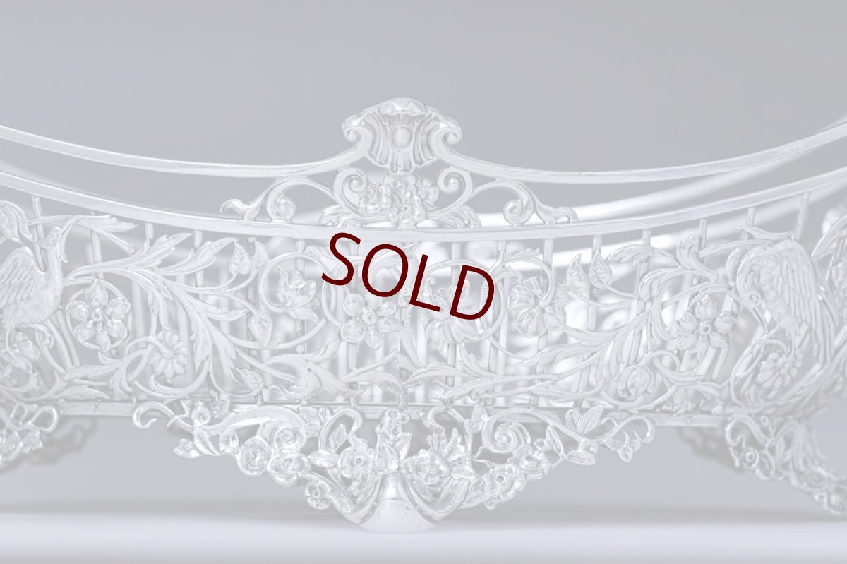 画像4: アンティークシルバー、純銀製（925）1902年　特級品　エルキントン　手作業の鋳金透かし細工　貴族の館の花入れ（ジャーディニエール）/フルーツバスケット (4)