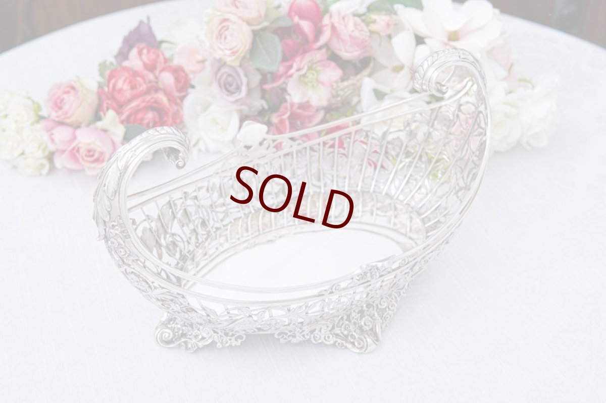 画像12: アンティークシルバー、純銀製（925）1902年　特級品　エルキントン　手作業の鋳金透かし細工　貴族の館の花入れ（ジャーディニエール）/フルーツバスケット (12)