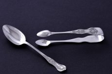 画像7: アンティークシルバー シルバープレート製　ヴィクトリア時代後期　クイーンズパターン ティースプーン6本 & シュガートング セット (7)