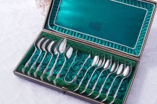 画像1: アンティークシルバー シルバープレート製　ヴィクトリア時代後期　クイーンズパターン ティースプーン6本 & シュガートング セット (1)