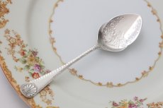 画像1: アンティークシルバー、純銀製 (925) 1900年 エレガントなお花とスクロールの手彫り彫刻 のボウル ジャムスプーン (1)