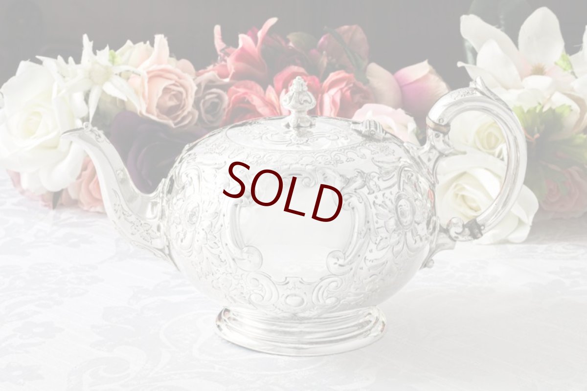 画像9: アンティークシルバー、シルバープレート製、ヴィクトリアン ロココ　Martin, Hall & Co.薔薇とお花　スクロールの打ち出しティーポット (9)