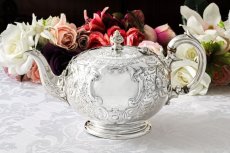 画像9: アンティークシルバー、シルバープレート製、ヴィクトリアン ロココ　Martin, Hall & Co.薔薇とお花　スクロールの打ち出しティーポット (9)