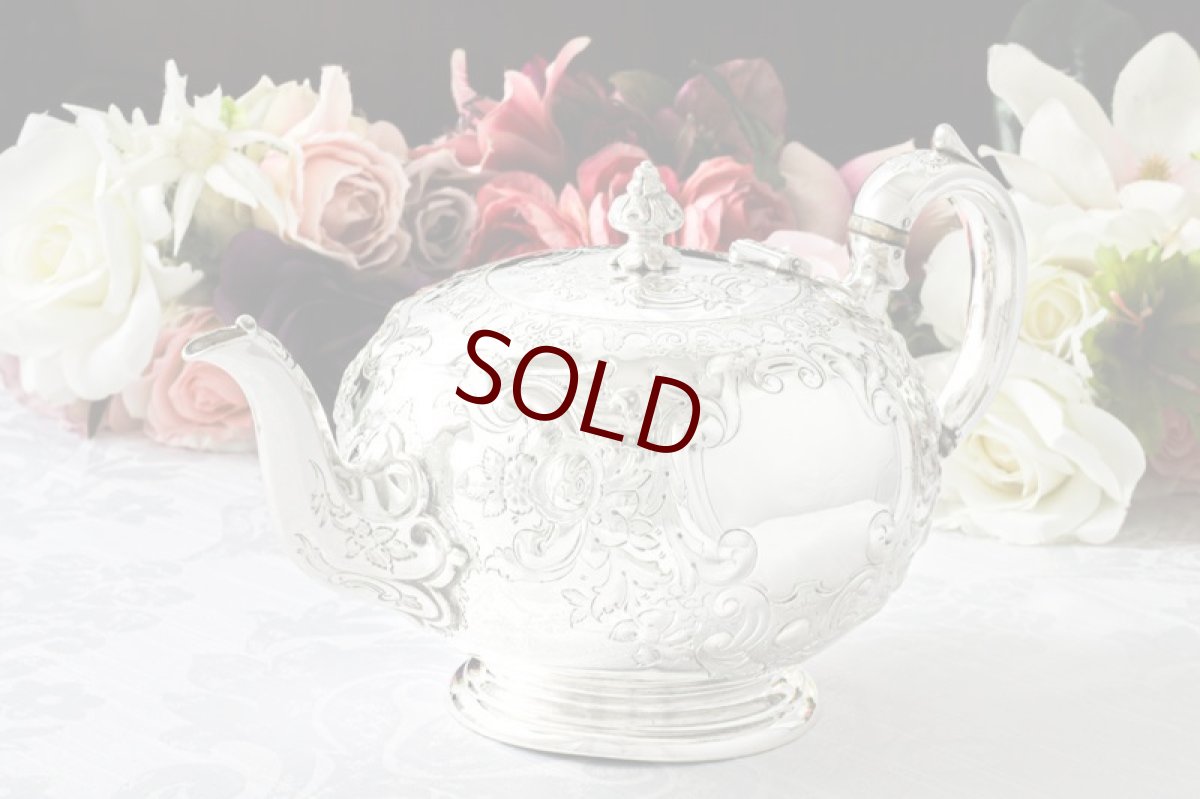 画像4: アンティークシルバー、シルバープレート製、ヴィクトリアン ロココ　Martin, Hall & Co.薔薇とお花　スクロールの打ち出しティーポット (4)