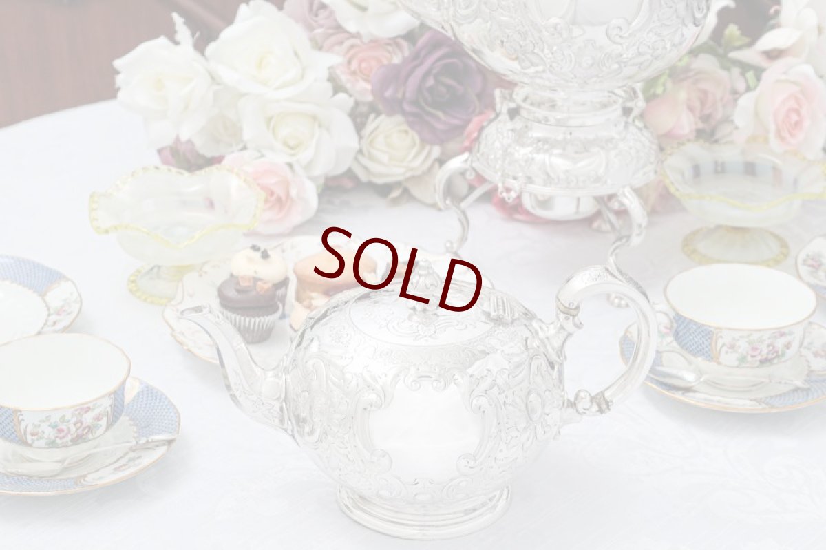 画像1: アンティークシルバー、シルバープレート製、ヴィクトリアン ロココ　Martin, Hall & Co.薔薇とお花　スクロールの打ち出しティーポット (1)