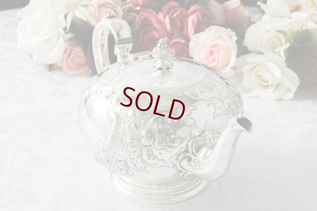 画像5: アンティークシルバー、シルバープレート製、ヴィクトリアン ロココ　Martin, Hall & Co.薔薇とお花　スクロールの打ち出しティーポット (5)