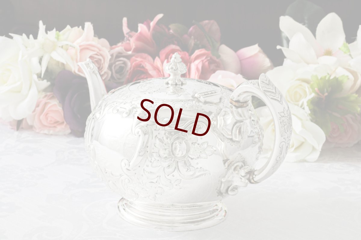 画像3: アンティークシルバー、シルバープレート製、ヴィクトリアン ロココ　Martin, Hall & Co.薔薇とお花　スクロールの打ち出しティーポット (3)