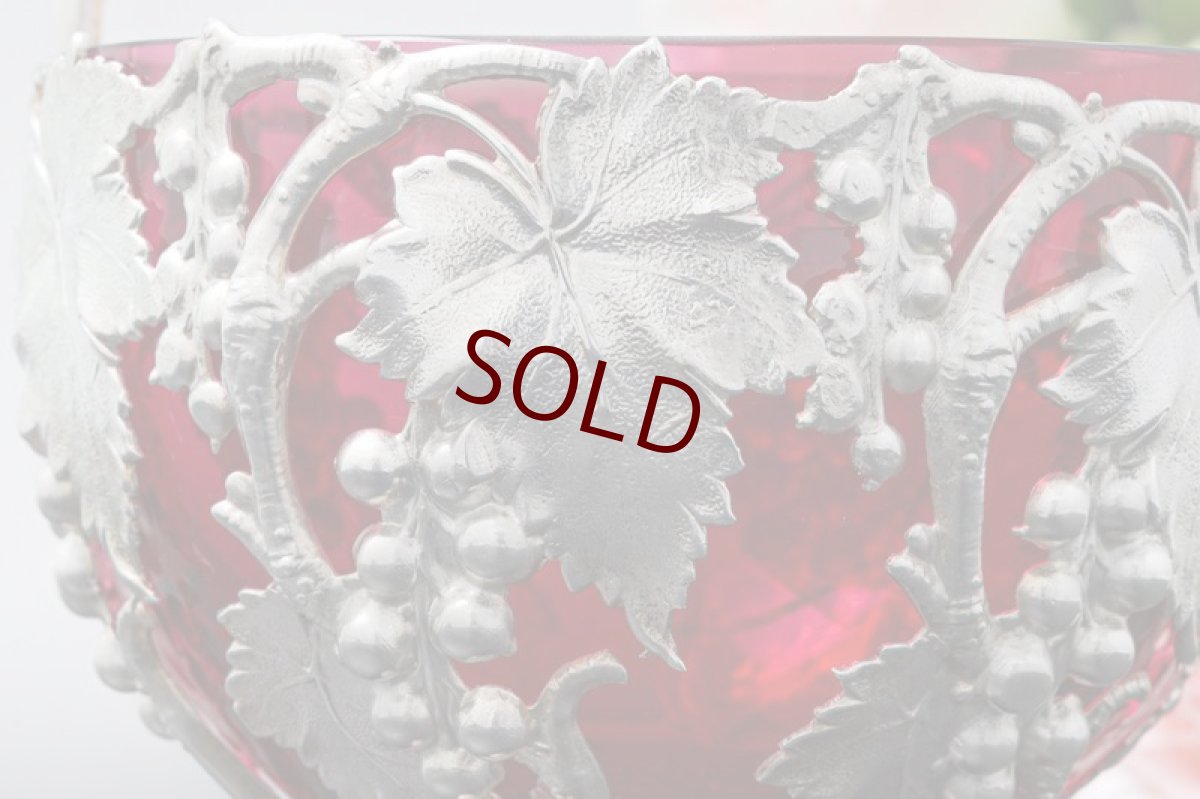 画像4: アンティークシルバー、アンティーク銀器、シルバープレート製　１９００年前後　クランベリーグラス　葡萄と葉のシュガーバスケット (4)