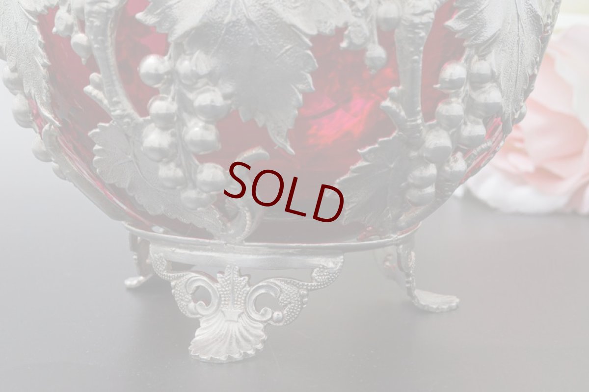 画像3: アンティークシルバー、アンティーク銀器、シルバープレート製　１９００年前後　クランベリーグラス　葡萄と葉のシュガーバスケット (3)