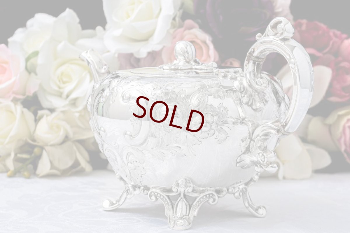 画像3: アンティークシルバー、アンティーク銀器　シルバープレート製　ヴィクトリア時代中期　ヴィクトリアンロココスタイル　手彫り打ち出し　ティーポット (3)