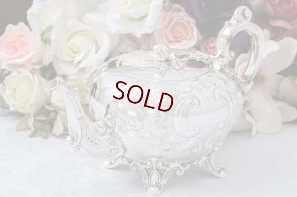 画像5: アンティークシルバー、アンティーク銀器　シルバープレート製　ヴィクトリア時代中期　ヴィクトリアンロココスタイル　手彫り打ち出し　ティーポット