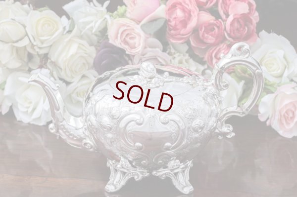 画像7: アンティークシルバー、アンティーク銀器　シルバープレート製　ヴィクトリア時代中期　ヴィクトリアンロココスタイル　手彫り打ち出し　ティーポット