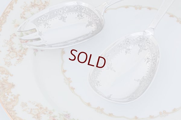 画像4: アンティークシルバー、アンティーク銀器、シルバープレート製　ヴィクトリアン Martin, Hall & Co.白蝶貝ハンドル　手彫り　美装飾　サラダサービングカトラリーセット 