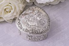 画像8: アンティークシルバー、アンティーク銀器、純銀製（925）マッピン＆ウェッブ　エンジェルの手彫り彫刻　ハート形　ジュエリーケース (8)