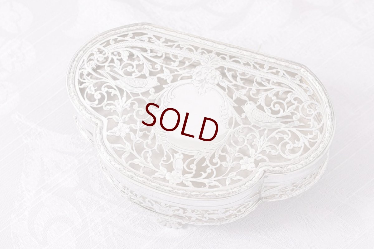 画像5: アンティークシルバー、アンティーク銀器、純銀製（925）1919年  ハンドカット透かし細工 小鳥とお花のポプリケース (5)