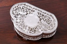 画像2: アンティークシルバー、アンティーク銀器、純銀製（925）1919年  ハンドカット透かし細工 小鳥とお花のポプリケース (2)