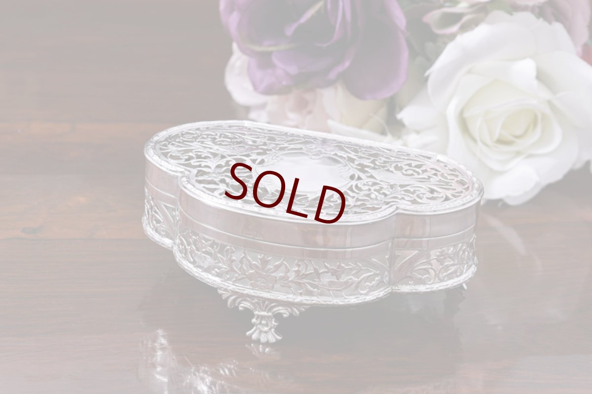 画像8: アンティークシルバー、アンティーク銀器、純銀製（925）1919年  ハンドカット透かし細工 小鳥とお花のポプリケース (8)