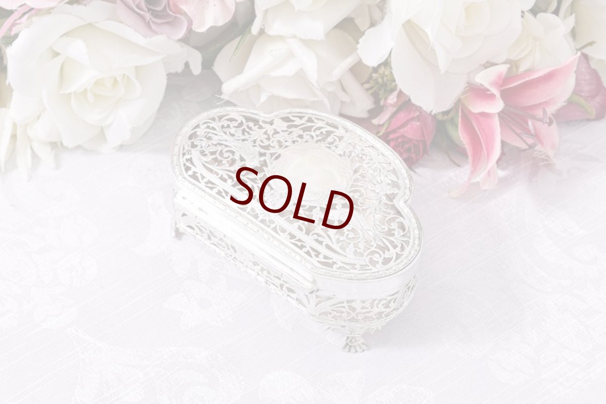 画像4: アンティークシルバー、アンティーク銀器、純銀製（925）1919年  ハンドカット透かし細工 小鳥とお花のポプリケース (4)