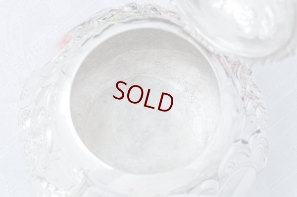 画像8: アンティークシルバー、アンティーク銀器　シルバープレート製　ヴィクトリア時代後期　ハンドチェイシング　ルイスタイル　ティー３点セット