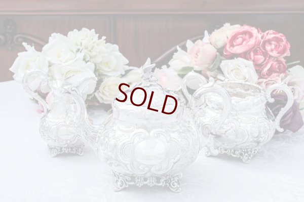 画像13: アンティークシルバー、アンティーク銀器　シルバープレート製　ヴィクトリア時代後期　ハンドチェイシング　ルイスタイル　ティー３点セット