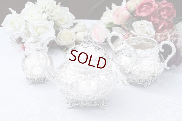 画像2: アンティークシルバー、アンティーク銀器　シルバープレート製　ヴィクトリア時代後期　ハンドチェイシング　ルイスタイル　ティー３点セット