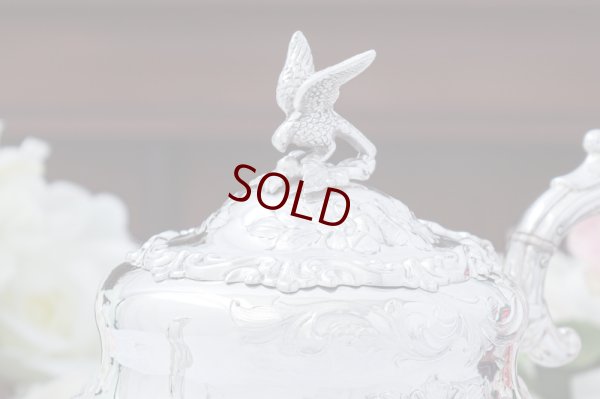 画像7: アンティークシルバー、アンティーク銀器　シルバープレート製　ヴィクトリア時代後期　ハンドチェイシング　ルイスタイル　ティー３点セット