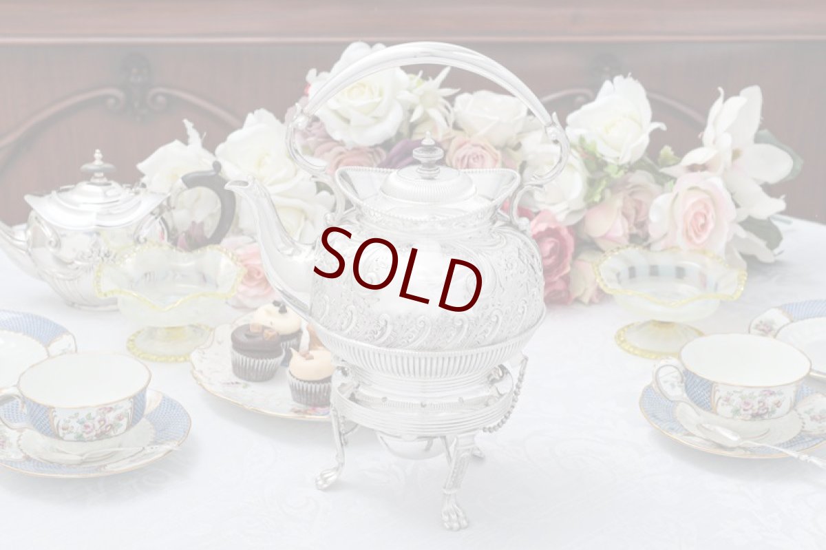 画像11: アンティークシルバー、アンティーク銀器  手彫りお花とスクロール彫刻 バチェラーサイズ　ティーケトル＆スタンド (11)