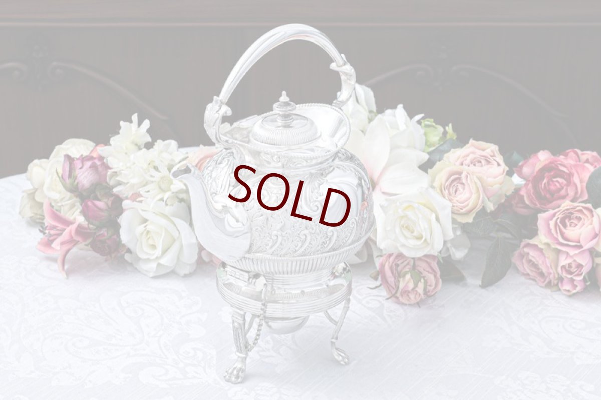 画像3: アンティークシルバー、アンティーク銀器  手彫りお花とスクロール彫刻 バチェラーサイズ　ティーケトル＆スタンド (3)