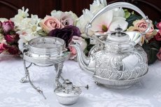 画像10: アンティークシルバー、アンティーク銀器  手彫りお花とスクロール彫刻 バチェラーサイズ　ティーケトル＆スタンド (10)