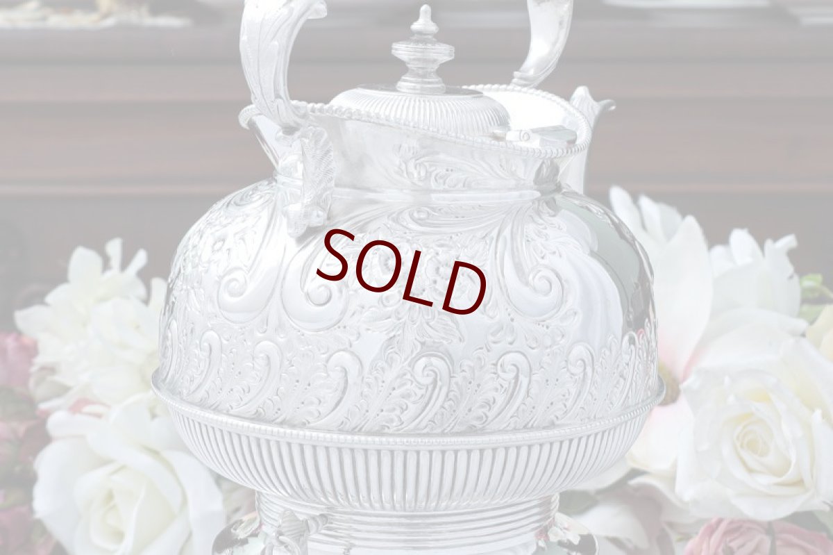 画像5: アンティークシルバー、アンティーク銀器  手彫りお花とスクロール彫刻 バチェラーサイズ　ティーケトル＆スタンド (5)