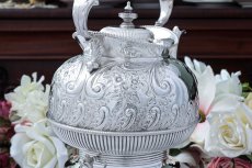 画像5: アンティークシルバー、アンティーク銀器  手彫りお花とスクロール彫刻 バチェラーサイズ　ティーケトル＆スタンド (5)