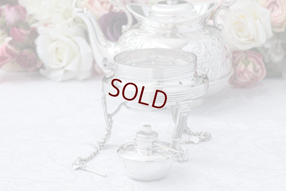 画像9: アンティークシルバー、アンティーク銀器  手彫りお花とスクロール彫刻 バチェラーサイズ　ティーケトル＆スタンド (9)